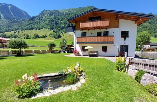 Fusch an der Grossglocknerstrasse Apartment | Nice apartment for 2 people with WIFI, TV and balcony