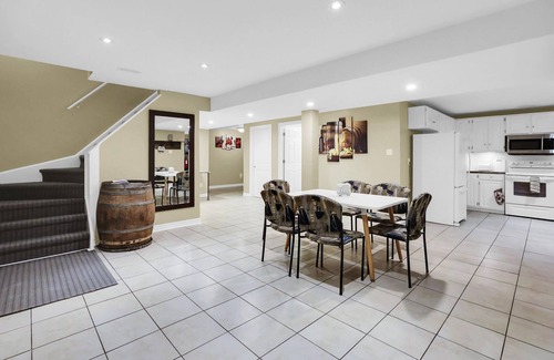 Niagara Falls Apartment | Niagara Falls Retreat: Walk to the Wonders