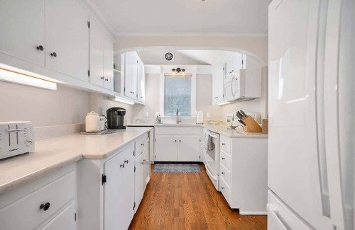 Niantic House | Niantic Cove Waterfront Escape: Relax & Unwind