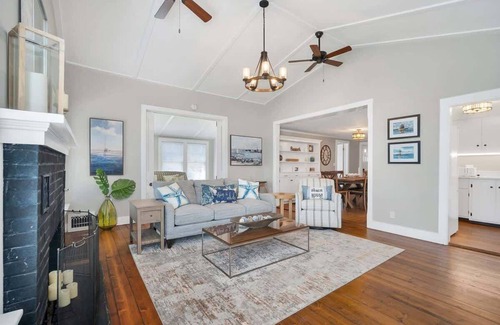 Niantic House | Niantic Cove Waterfront Escape: Relax & Unwind