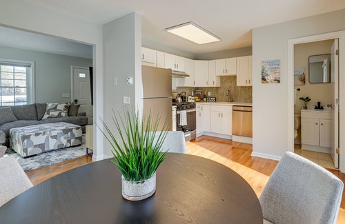 Niantic House | Niantic Duplex w/Deck < 1 Mi to Beach + Boardwalk