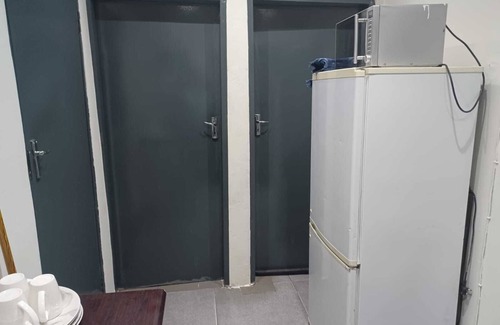 Greater Johannesburg Metropolitan Area Apartment | Nice 3-bedroom Aprt with WiFi at 59 lindhorst st Kenilworth Joburg South 2190