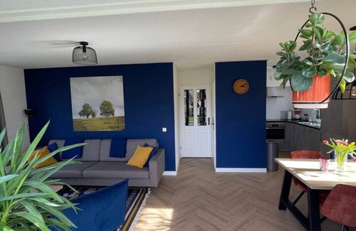 Ewijk House | Nice 3-bedroom house with lake view