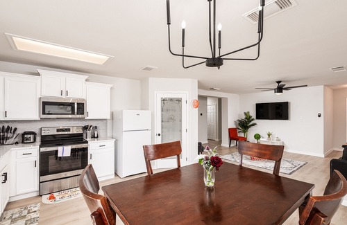 Converse House | Nice 3BR/2BA house in amazing San Antonio, close to Randolph AFB with no stairs