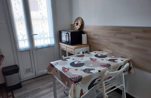 Le Mourillon Apartment | Nice Air-conditioned Apartment Near Beaches and Amenities