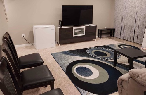 Oakdale House | Nice and clean 1 bedroom studio in Walk-in Basement