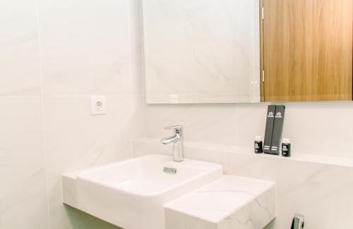 Pinang Apartment | Nice and Comfort 1BR at The Smith Alam Sutera Apartment By Travelio