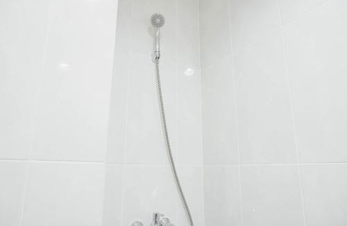 Pondokcina Apartment | Nice and Cozy Studio at Evenciio Margonda Apartment By Travelio