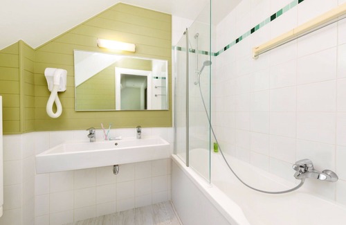 Chamouille House | Nice apartment in villa for 6 guests with pool, WIFI, hot tub, TV, terrace and parking