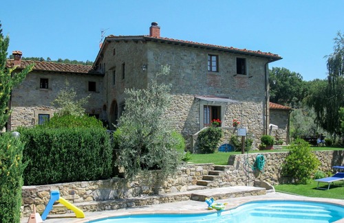 Loro Ciuffenna Villa | Nice apartment in villa for 6 guests with pool, WIFI, terrace and parking