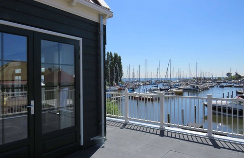 Uitdam Apartment | Nice apartment for 8 guests with WIFI, pool, TV, terrace and parking