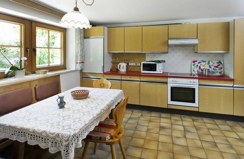 Finsing House | Nice apartment in villa for 8 guests with WIFI, TV, patio, pets allowed and parking