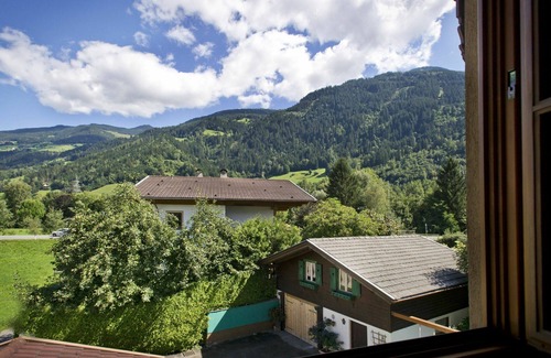 Finsing House | Nice apartment in villa for 8 guests with WIFI, TV, patio, pets allowed and parking