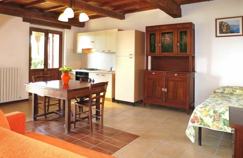Santo Villa | Nice apartment in villa for 4 people with pool, terrace, pets allowed, panoramic view and parking