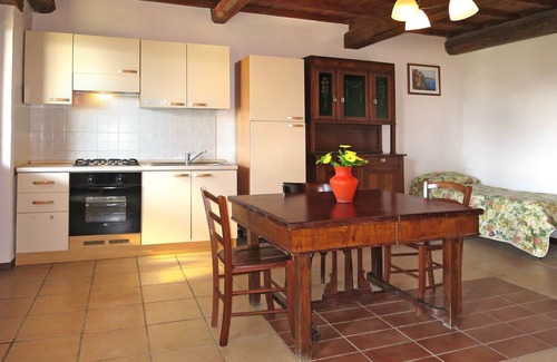 Santo Villa | Nice apartment in villa for 4 people with pool, terrace, pets allowed, panoramic view and parking