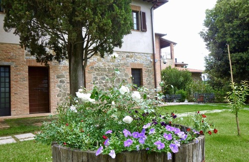 Popoltaio-Schiacciato Villa | Nice apartment in villa for 8 people with A/C, pool, WIFI, TV and patio