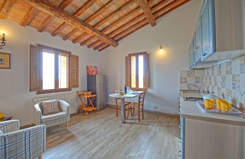 Monteroni d'Arbia Apartment | Nice apartment for 2 guests with pool, WIFI, panoramic view and parking, close to Siena