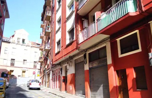 Uribarri Apartment | Nice apartment and centrally located near the City Hall. In the neighborhood of Uribarri