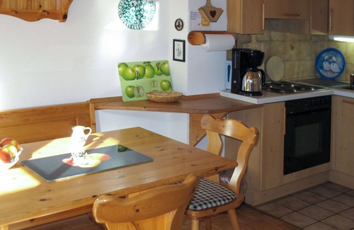 Treffen Villa | Nice apartment in villa for 4 guests with WIFI, TV, terrace, pets allowed and parking