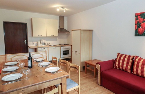 Muhldorf Apartment | Nice apartment for 8 guests with WIFI, TV, balcony and parking