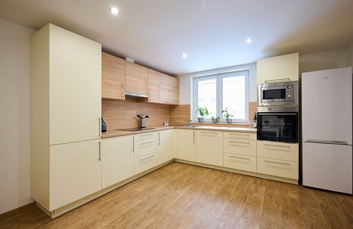 Desna Apartment | Nice apartment for 4 people with pool, WIFI, TV and patio