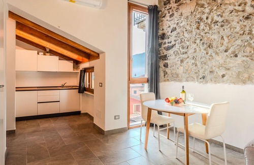 Mezzegra Apartment | Nice apartment for 2 people with A/C, WIFI, TV, balcony and parking