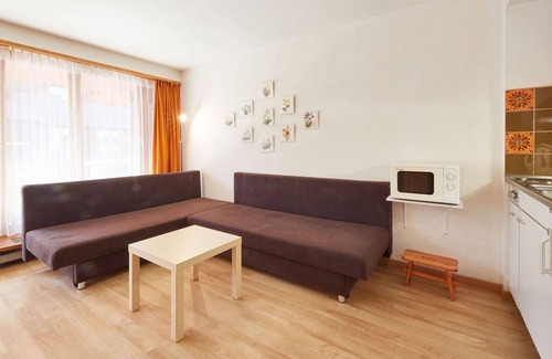 Vex Apartment | Nice apartment for 2 people with WIFI, pool, TV, balcony, pets allowed and parking