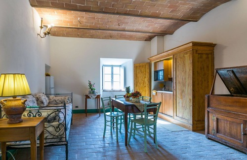 Stigliano Apartment | Nice apartment for 3 people with WIFI, TV, patio, pets allowed, panoramic view and parking