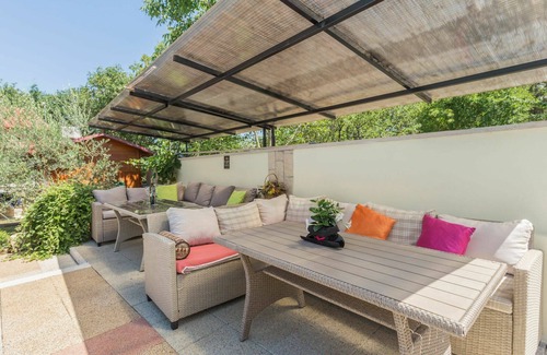 Kosinozici Apartment | Nice apartment for 3 people with WIFI, pool, A/C, TV, terrace and pets allowed