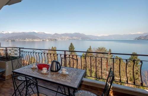 Stresa Apartment | Nice apartment for 4 guests with WIFI, pool, TV and terrace