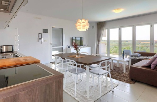 Zambratija Apartment | Nice apartment for 4 people with WIFI, A/C, pool, TV, terrace and parking