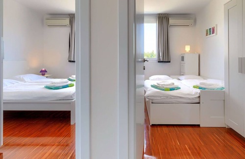 Zambratija Apartment | Nice apartment for 4 people with WIFI, A/C, pool, TV, terrace and parking