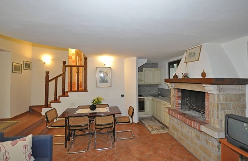 Pitigliano Apartment | Nice apartment for 5 guests with pool, TV and parking