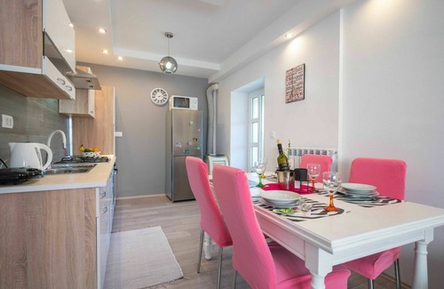 Sarsoni Apartment | Nice apartment for 5 people with private pool, WIFI, A/C, TV, patio, pets allowed and parking