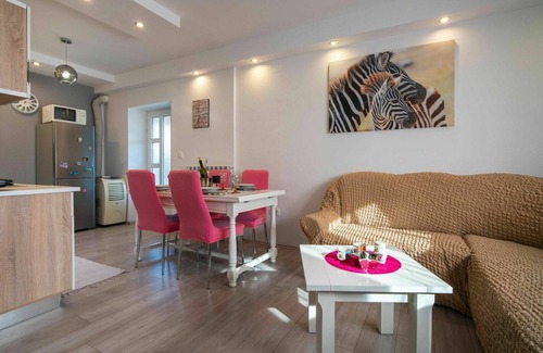 Sarsoni Apartment | Nice apartment for 5 people with private pool, WIFI, A/C, TV, patio, pets allowed and parking