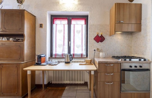 Isola Apartment | Nice apartment for 5 people with WIFI, TV, terrace, pets allowed and parking