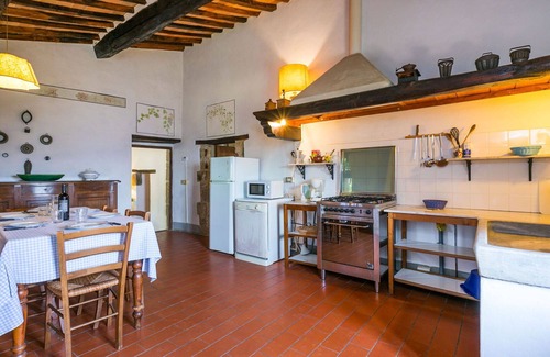 Pescia Apartment | Nice apartment for 6 guests with WIFI, pool, TV, patio and pets allowed
