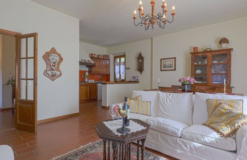 Poggiarello Apartment | Nice apartment for 4 people with WIFI, TV, patio, pets allowed, panoramic view and parking