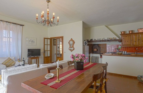 Poggiarello Apartment | Nice apartment for 4 people with WIFI, TV, patio, pets allowed, panoramic view and parking