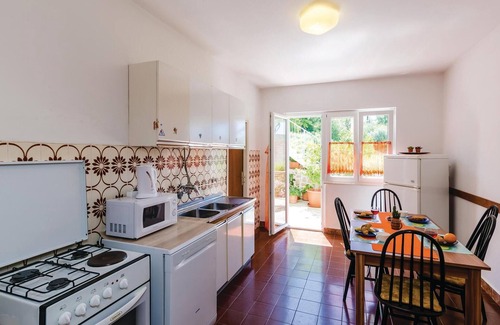 Brsecine Apartment | Nice apartment in Brsecine with WiFi