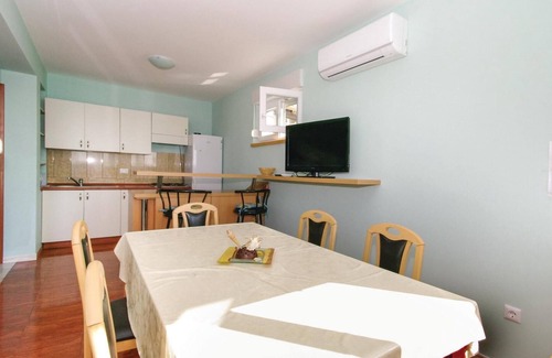 Drvenik Mali Apartment | Nice apartment in Drvenik Mali