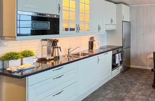 Svingvoll Apartment | Nice apartment in Svingvoll with WiFi