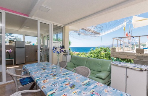 Utjeha Apartment | Nice apartment in Utjeha with kitchen