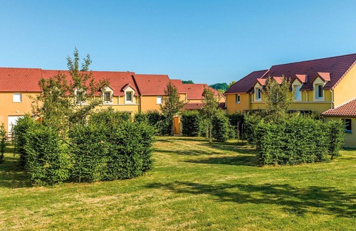 Montignac House | Nice apartment in villa for 6 guests with WIFI, pool, TV, terrace, pets allowed and parking