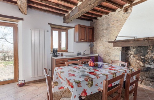 Arcidosso House | Nice apartment in villa for 6 guests with patio, pets allowed and panoramic view