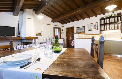 Molazzana Villa | Nice apartment in villa for 6 guests with WIFI, pool, TV, patio and parking