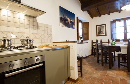Molazzana Villa | Nice apartment in villa for 6 guests with WIFI, pool, TV, patio and parking
