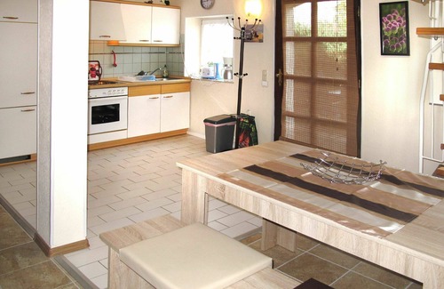 Verchen House | Nice apartment in villa for 4 guests with WIFI, TV, patio, pets allowed and parking