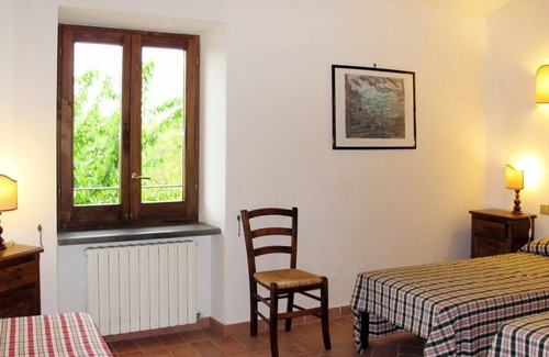 Orvieto Villa | Nice apartment in villa for 4 guests with WIFI, pool, TV, patio, pets allowed and parking
