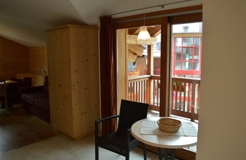 Selva di Val Gardena Apartment | Nice apartment on the sunny side of the Dolomites
